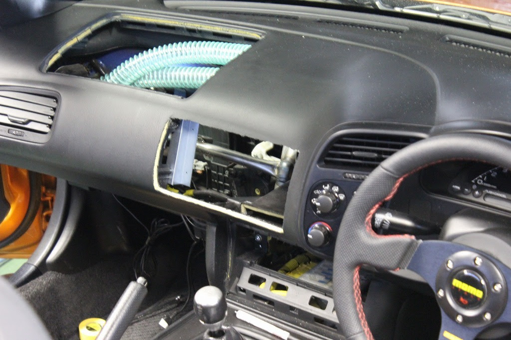 ｓ２０００ カーナビ取り付け デントリペア専門 トラストデント高知東店のブログ