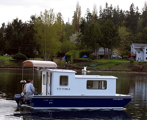 Louisiana moreover Small Modern Houseboat in addition Pontoon Boat 