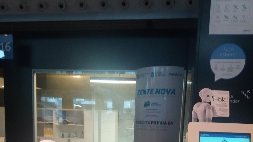 Abanca presenta un robot humanoide 'R4' para mejorar la atención al ususario