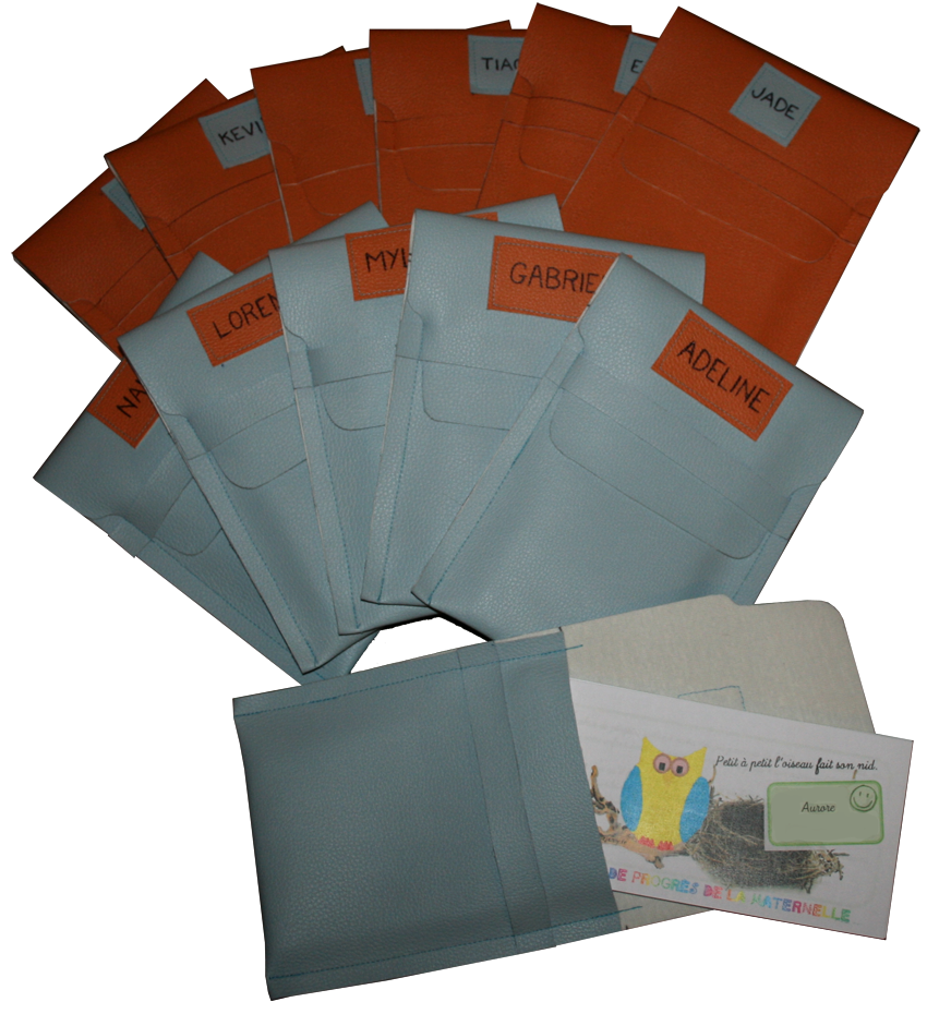 pochettes pour les cahiers de progrès de la classe de Jenny