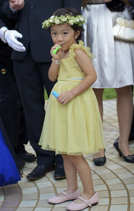 ４歳児と結婚式へ 頭はカチューシャじゃなく 花冠 Calend Okinawa カレンド沖縄