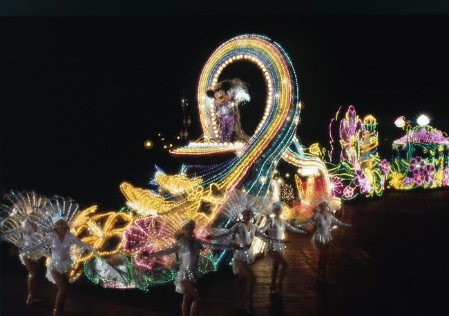 朝日新聞デジタル ディズニー ファンティリュージョン スタート 01年5月終了 1995年7月21日 C Disney 写真で振り返る東京ディズニーリゾート３０周年 46 100 写真特集
