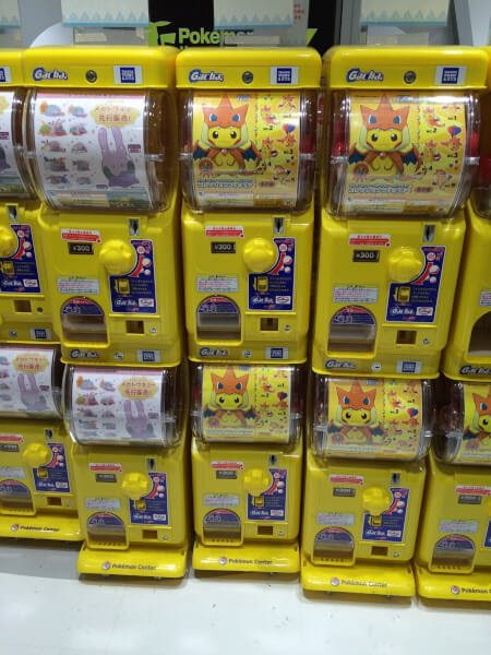 ポケモンセンターメガトーキョーで黒いレックウザ貰ったよ 土日はやっぱりまだ大混雑 ままはっく