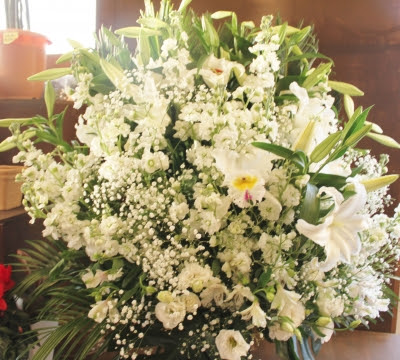 白いお花で キリスト教のお花 いわき市小名浜の花屋 花国湘南台店 お供えとご葬儀のお花