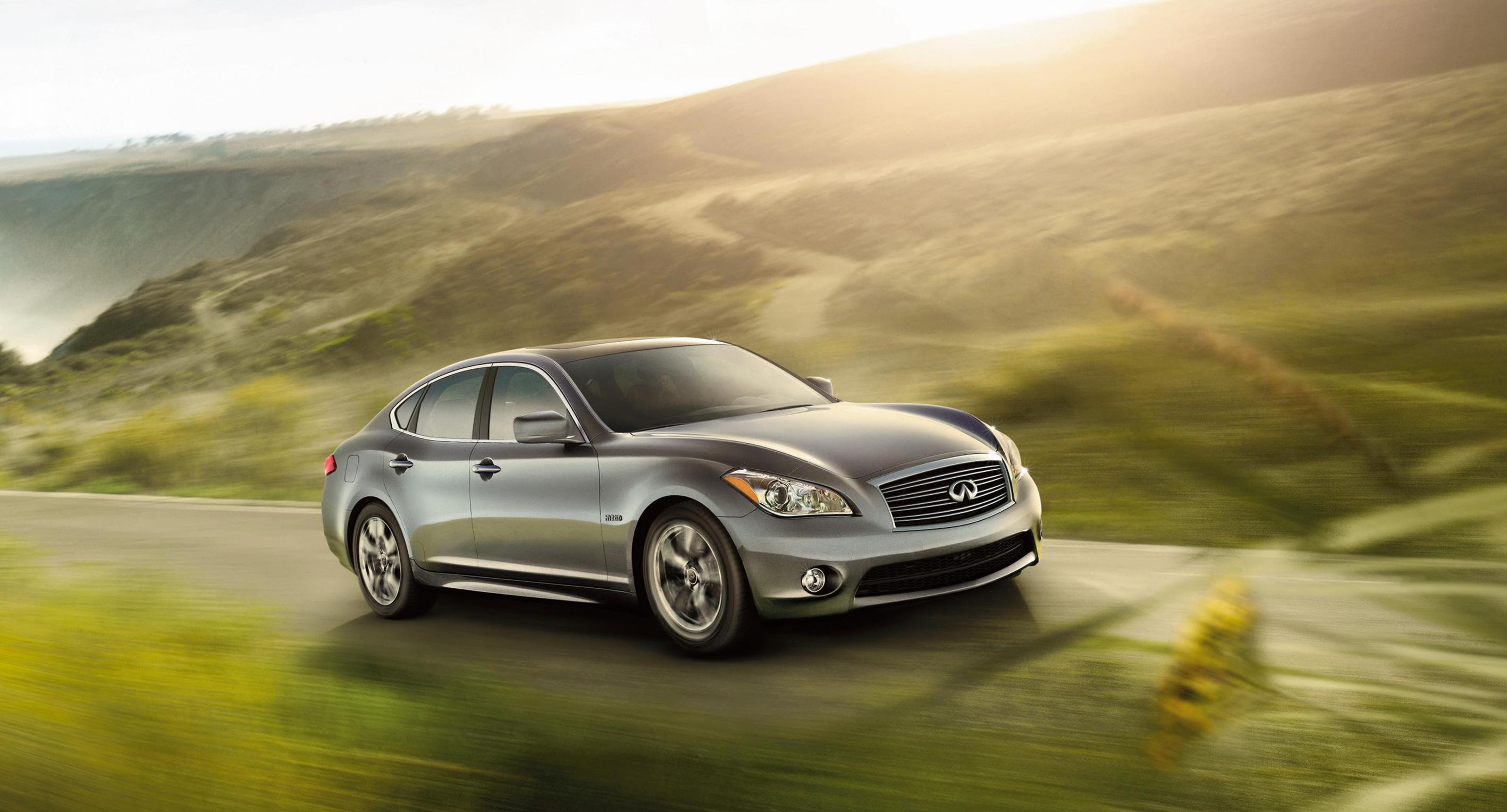 Infiniti Q70 Hybrid Photos and Specs. Photo: Q70 Hybrid Infiniti price