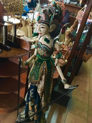 インドネシアの土産店 Cupumanik 伝統的なwayang Golek 雑貨 株式会社hk インドネシア輸出輸入支援