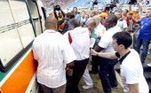 ricardo gomes passa mal no estádio engenhão (Foto: Marcelo Carnaval / O Globo)
