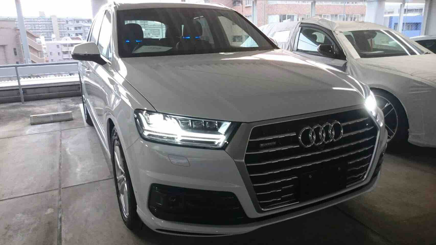 Audi Q7に Privatemoniter の取付 車中のブログ