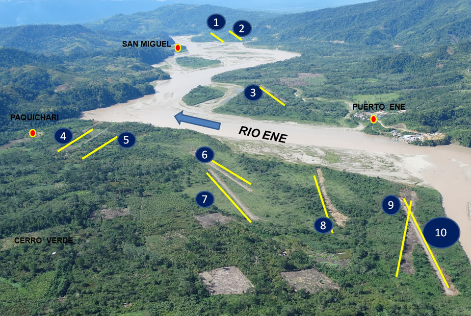 En el detalle de la parte superior del mapa, se ve con mayor claridad la apretada ubicación de las primeras diez pistas de aterrizaje y su cercanía al río Ene.