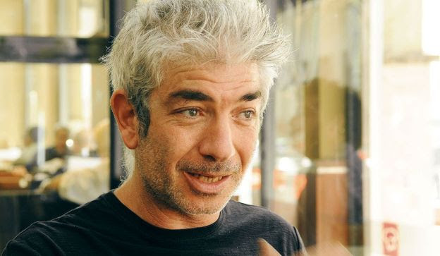 Desde sus comienzos, siempre le tocó “por casualidad o temperamento”, dice, trabajar para medios opositores al poder de turno.