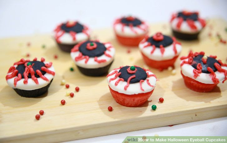 Make Halloween Eyeball Cupcakes Final.jpg