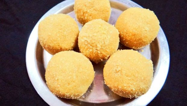 Atta Ladoo Laddu Recipe By Niru Gupta Ndtv Food