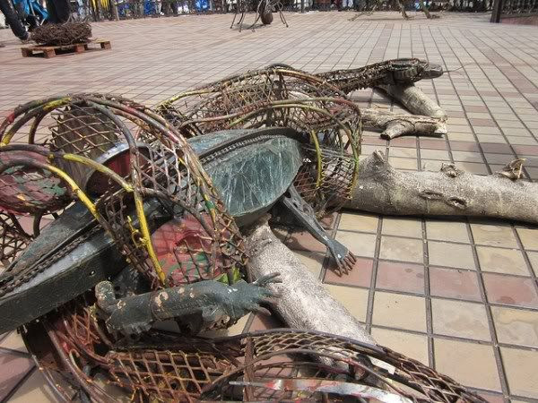 http://i1127.photobucket.com/albums/l624/jexgill/animal-trash-2.jpg