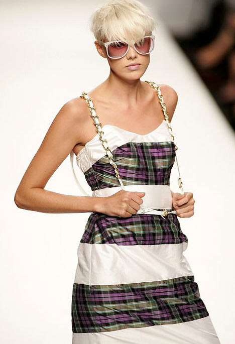agyness deyn photo shoot. On the Catwalk: Agyness doing