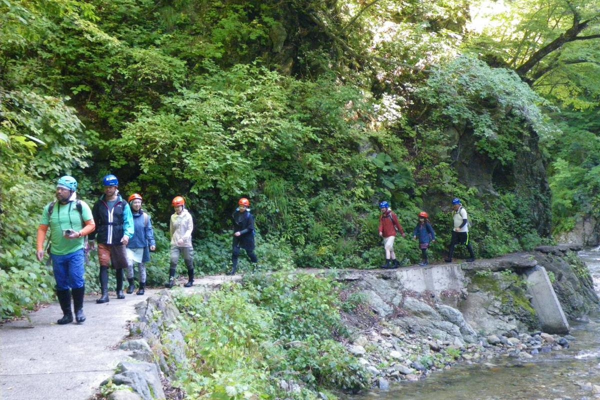 濡れずに行こう 暗門の滝 ブナ林散策道 レンタル 保険加入 白神カレンダー 白神山地 体験プログラム予約サイト