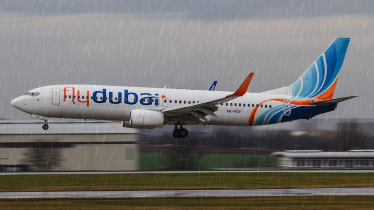 sunetribi-aeroskafos-boeing-sti-rwsia-kai-oi-61-epibainontes-nekroi