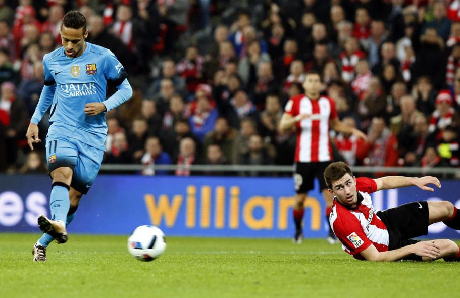 El Barça vence por la mínima en San Mames