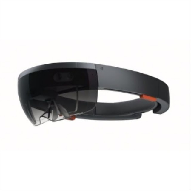 Hello HoloLens 👀 Microsoft and Windows 10 take it another level.. Holographic 👍 . #windows10 #microsoft #hololens #artofliving #v #windowsphone #surface #holographic #cortana #technology #oneplatform #amazing #philinvancouver #whyhololens