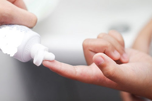 Trị mụn bọc bằng kem đánh răng là phương pháp đơn giản mà phái nam có thể thực hiện tại nhà