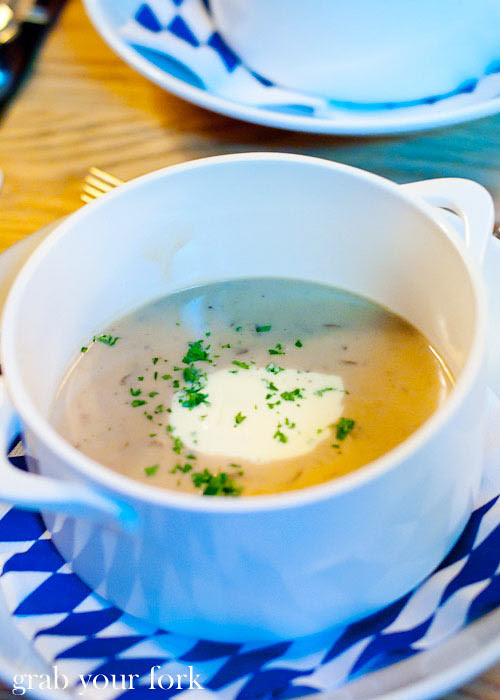 lowenbrau mushroom soup