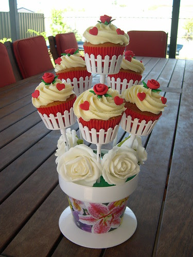 bouquet of cupcakes for valentines day by Mossy's Masterpiece cake/cupcake 
