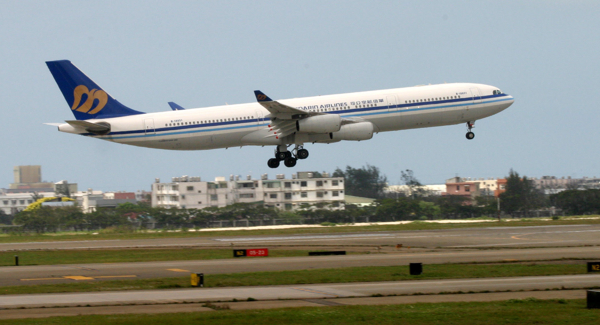 扁搭中國飛機出訪？姚嘉文：建議華航正名 | 大紀元