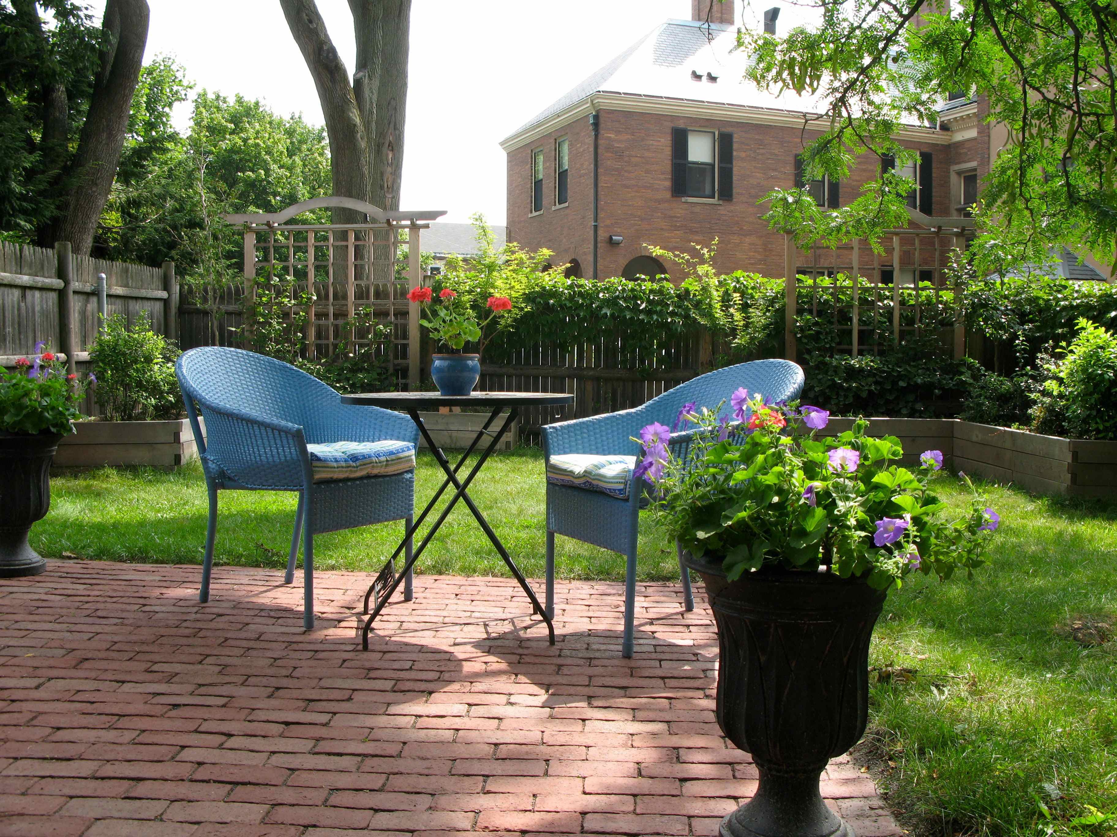 RootsLivingcom Blog Archive Beacon Hill Backyard Makeover