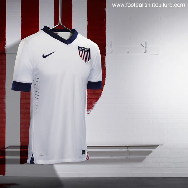 クラシックな国旗エンブレムが目を引くアメリカ代表 13年nikeセンティナル 協会設立100周年 モデル 発表 Football Shirts Voltage Com サッカー各国代表 クラブユニフォーム