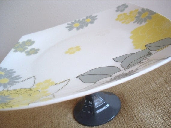 Vintage-Inspired Dessert Pedestal-Daisy Days