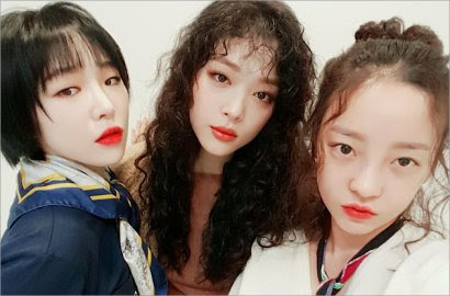 Foto: Netter menghubungkan gosip hubungan asmara antara Sulli dan G-Dragon http://ift.tt/20kt43r - Berita Terkini Sulli Terbaru Hari Ini -Belum lama ini Ga-In berlibur ke Paris, Perancis bersama Sulli dan Goo Hara. Foto-foto mereka selama berada di Paris ini diunggah Ga-In di akun Instagramnya, @songain87. 