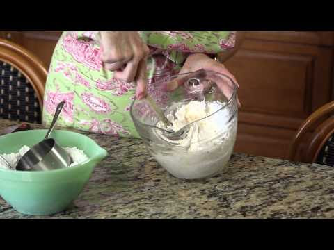VIDEO : how to make homemade buttercream icing without a mixer : frosting & other sweet treats - subscribe now: http://www.youtube.com/subscription_center?add_user=cookingguide watch more: http://www.youtube.com/ ...