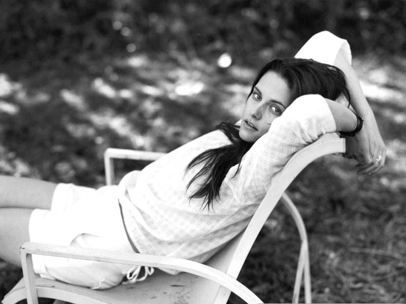 http://images1.fanpop.com/images/photos/2600000/Kristen-kristen-stewart-2625210-800-600.jpg