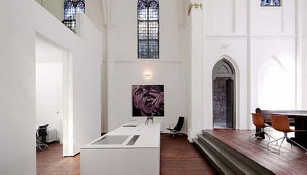 Church Converted into a House (15 pics) Church Converted into a House (15 pics)