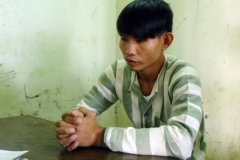 Thanh niên vác đá đập hàng loạt kính xe ô tô lúc nửa đêm - 1