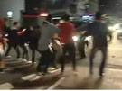 12.jun.2013%20-%20Carro%20acelera%20e%20atropela%20manifestantes