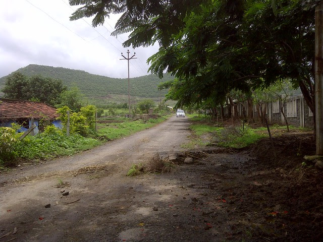 Pune real estate investors on the way to Xrbia from Marunji Kasarsai Road - Nere Dattawadi, approx 7 kms from KPIT Cummins at Hinjewadi IT Park