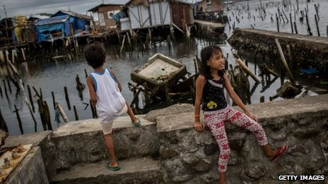 Children in Tacloban, Philippines (20 April 2014)