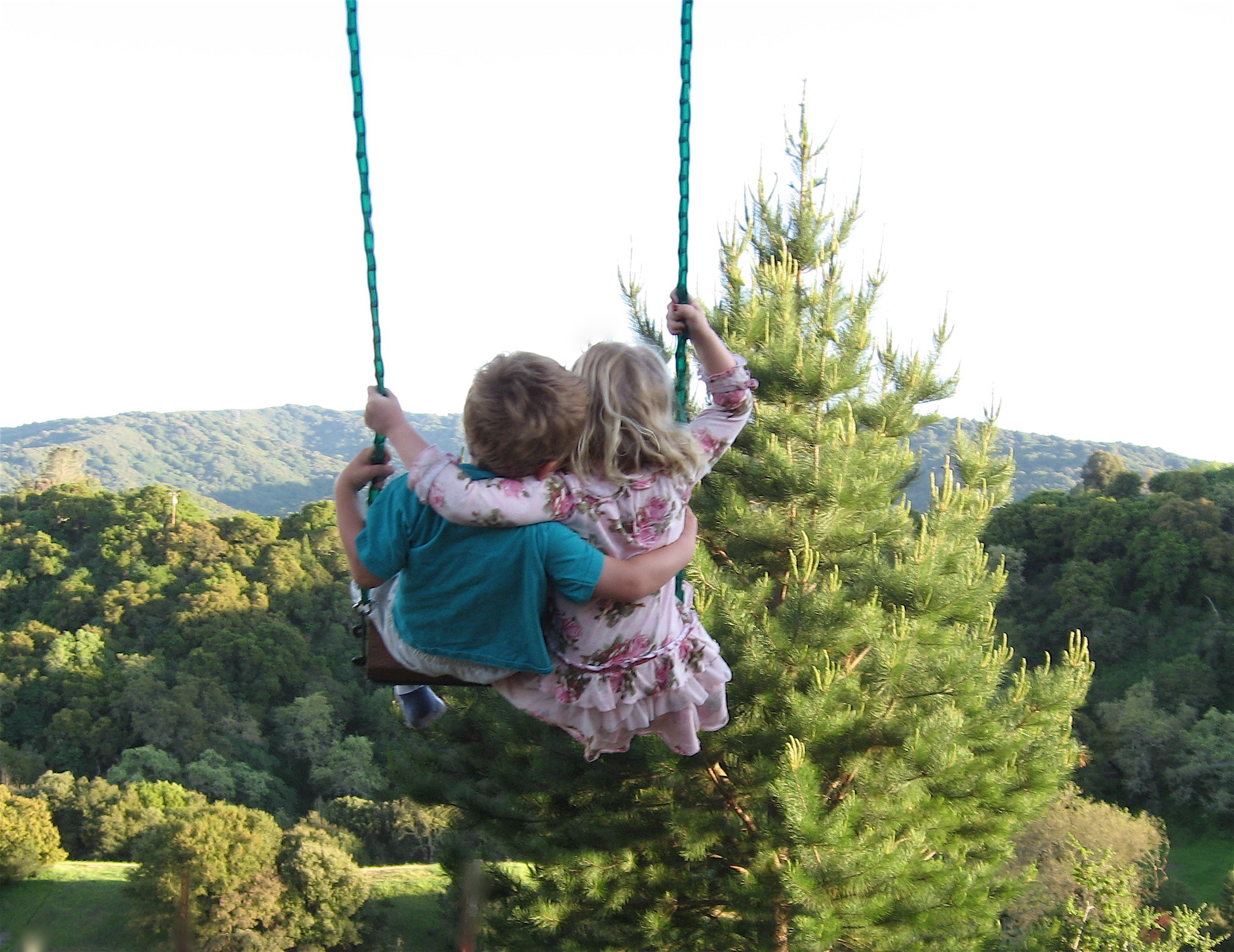 フリー画像 人物写真 子供ポートレイト 少年 男の子 少女 女の子 外国の子供 恋人 カップル 後ろ姿 ブランコ 画像 素材なら 無料 フリー写真素材のフリーフォト