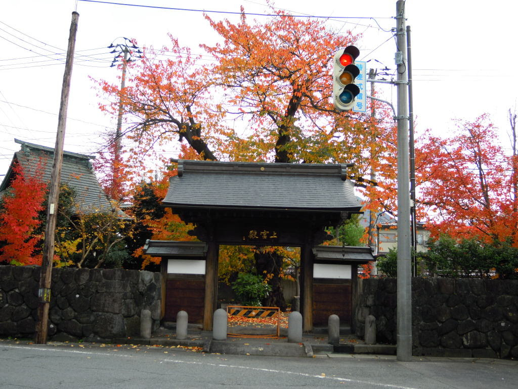 紅葉の山形市 山形市立図書館 千歳山 山形歩記