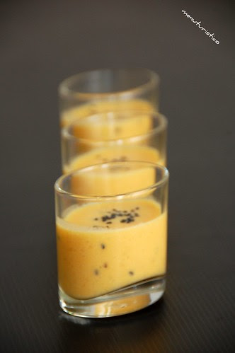 vellutata di zucca con sesamo nero