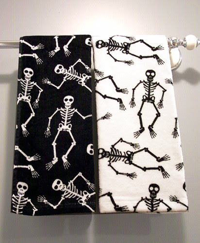 skeleton handtowels