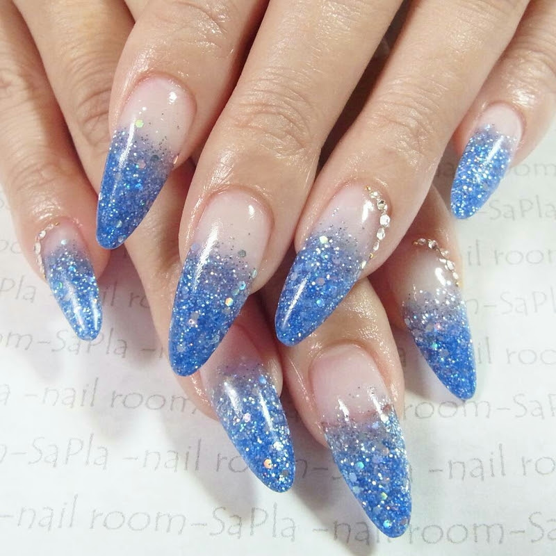 スカルプ ブルーラメグラデーションネイル Sapla Nailroom Sapla Nail Room のネイル ネイルクルー