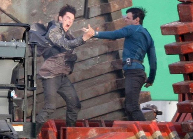 Benedict Cumberbatch y Zachary Quinto en el set de Star Trek 2