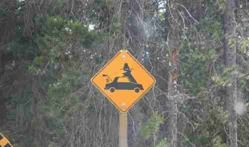 Παράξενες πινακίδες από όλο τον κόσμο