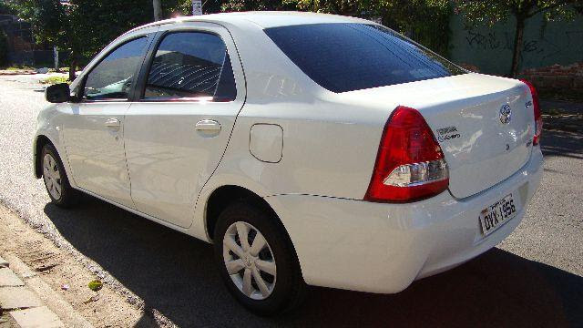 Toyota Etios 2013 - Carros - Centro Canoas OLX