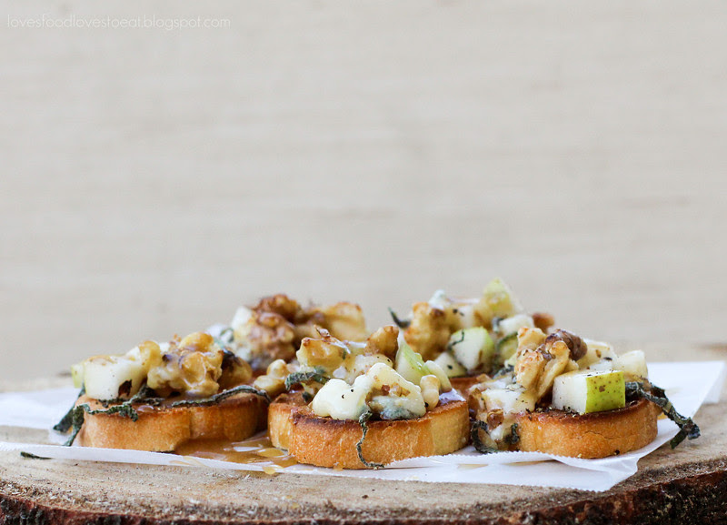Pear & Bleu Crostini with Salted Maple Caramel Drizzle // Loves Food, Loves to Eat