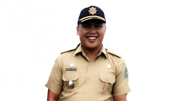 JR Saragih 'Hobi' Mutasi Pejabat Pemkab Simalungun Berpotensi Jual-Beli Jabatan, Memakai 'Pemain' Kasimutasi Tagon, Tim Saber Pungli Diharapkan Turun http://ift.tt/20kt43r - Berita Mutasi Pejabat Pemkab Simalugun Terkini Terbaru Hari Ini - Komisi Aparatur Sipil Negara (KASN) menduga praktik jual-beli jabatan pimpinan tinggi seperti terjadi di banyak daerah dan berpotensi terjadi di ratusan kabupaten lainnya. Komisi ini juga menyatakan mene­mu­kan penyimpangan dalam pengisian jabatan pimpinan tinggi (JPT) pada su­sunan organisasi tata kerja (SOTK) baru di beberapa daerah.