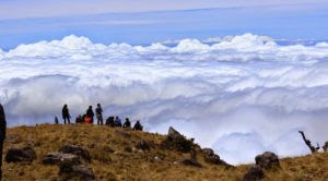Travellers Wajib Tahu Waktu Terbaik Untuk Mendaki Gunung di Indonesia