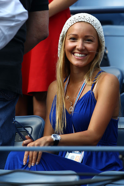 Which TENNIS PLAYER has the HOTTER GIRLFRIEND: Novak ...
