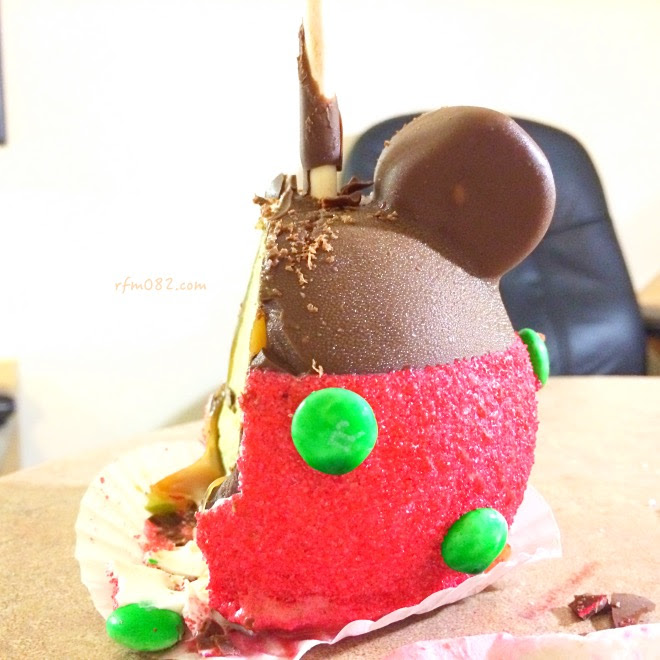 カリフォルニアディズニーのお菓子 キャラメルアップルを食べてみた Refreshment Toy